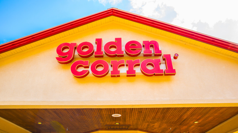 Golden Corral exterior signage