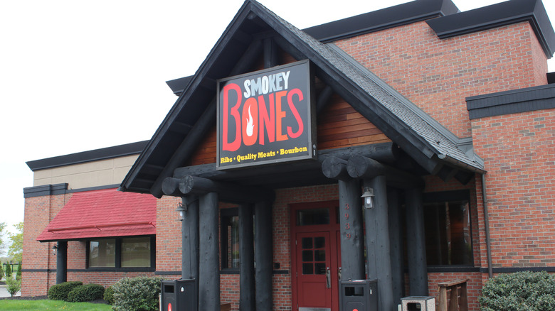 Smokey Bones BBQ restaurant exterior