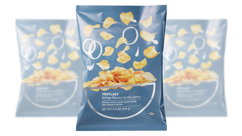 festligt sour cream and onion chips bag