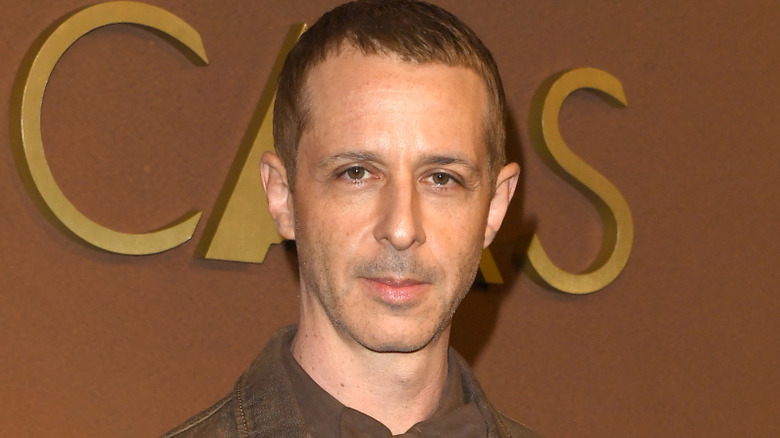 Actor Jeremy Strong posing at the Oscars