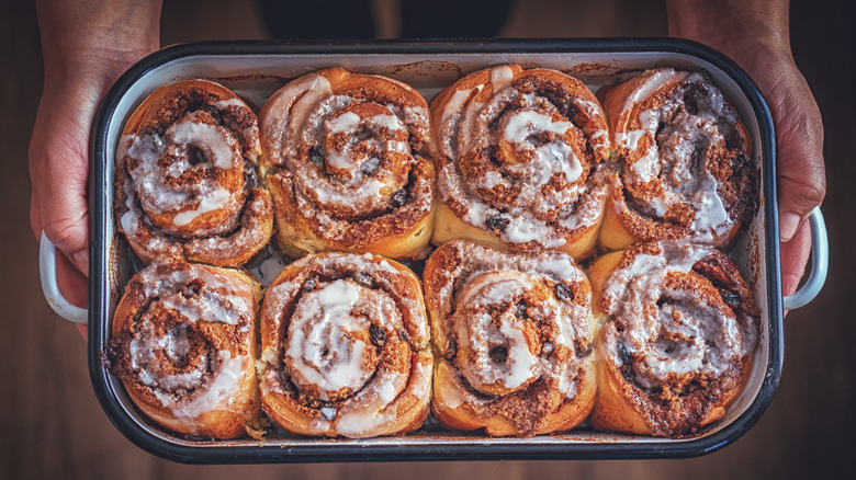 cinnamon rolls in baking dish 