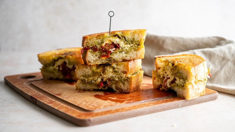 5-ingredient pesto grilled cheese sandwich