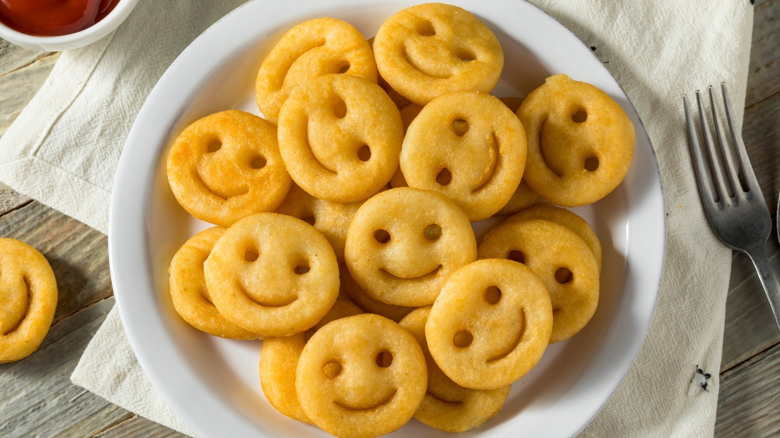 Use Instant Mashed Potatoes To Easily Make Nostalgic Smiley Fries
