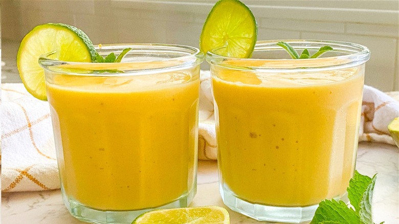 smoothie in two glasses