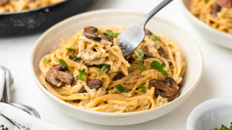 vegan mushroom carbonara in bowl