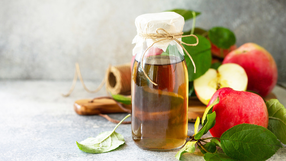 Vinegar in jar with apples