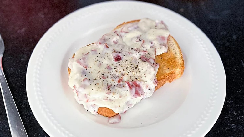 chipped beef on toast with pepper