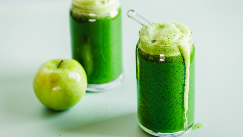 green juices with apple