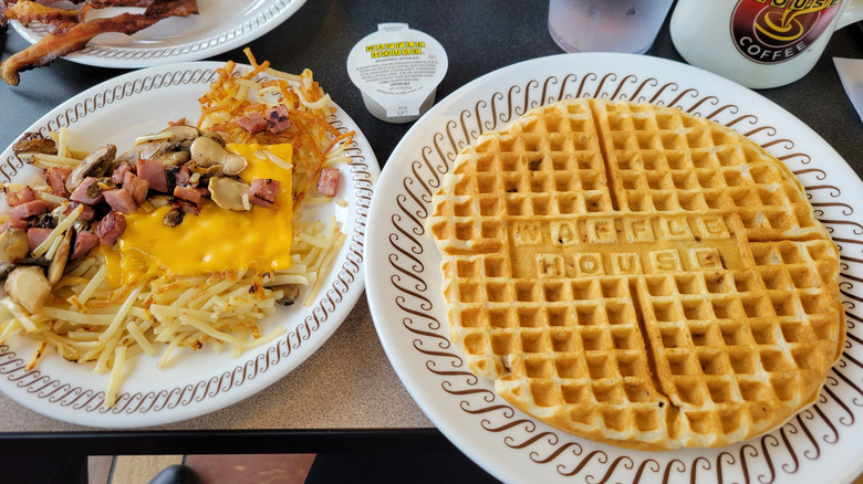 waffle house waffle and hash browns with toppings