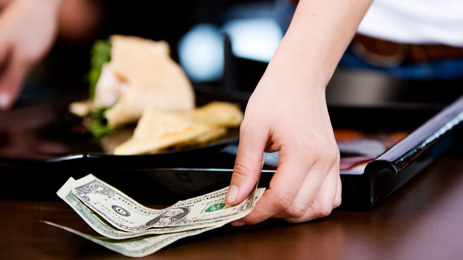 Waiters Reveal What Restaurants Get The Best Tips - Mashed