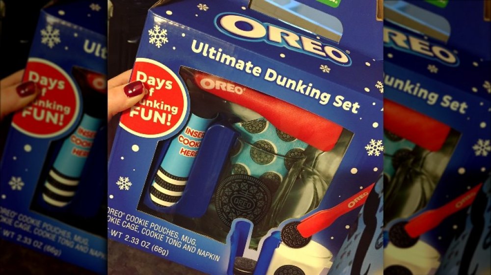 The Oreo Ultimate Dunking Set 