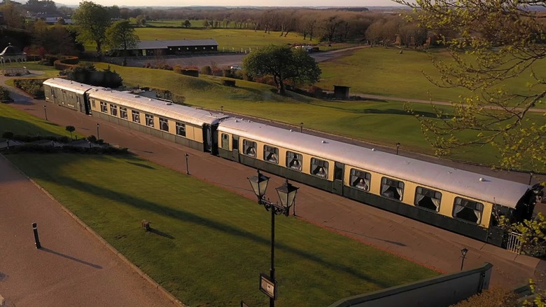 couple being served food at The Pullman