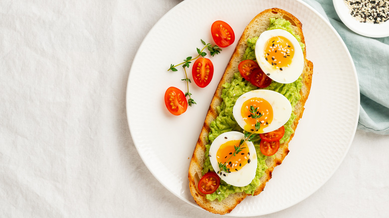 avocado egg tomato toast