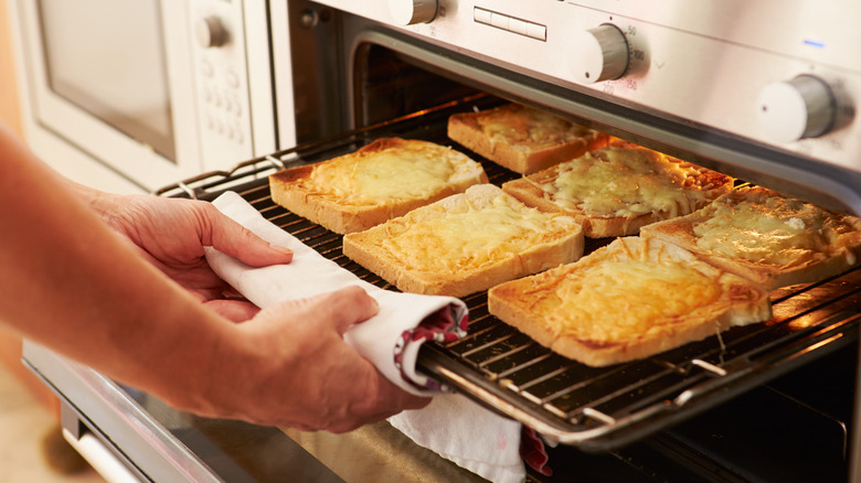 oven broiler cheese toast