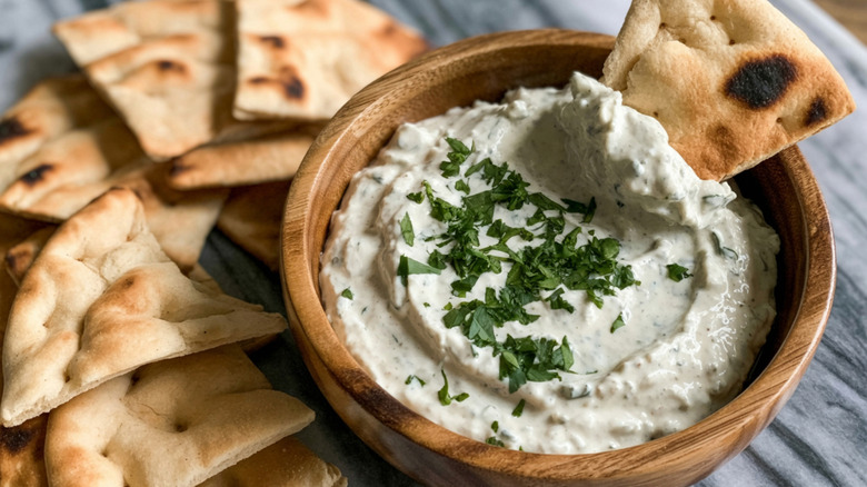 Cottage cheese dip with flatbreads