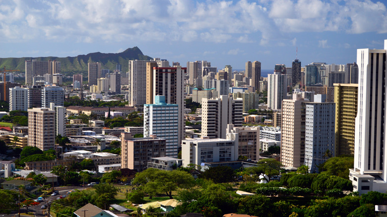 Honolulu skyline with mountains in the background