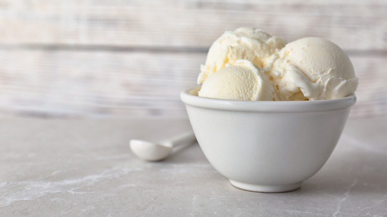 vanilla ice cream in bowl