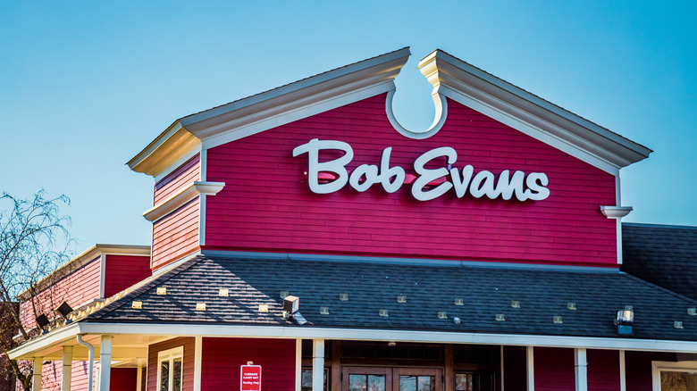 Bob Evans exterior view of restaurant