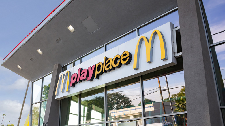 McDonald's play place sign