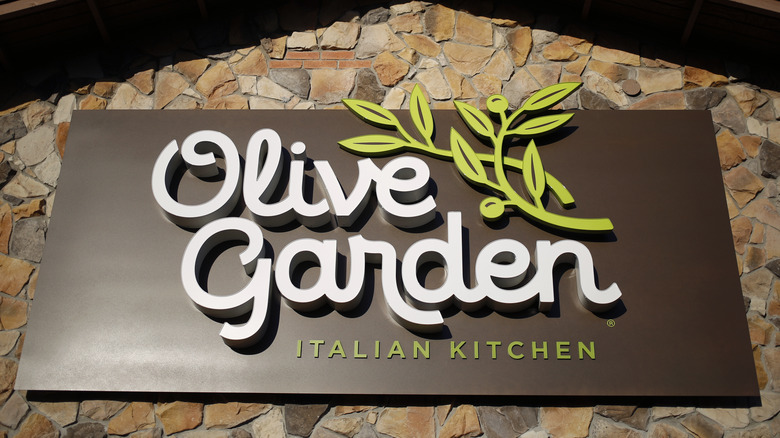 Olive Garden restaurant sign