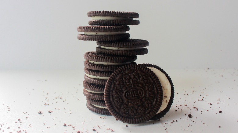 stack of Oreo cookies