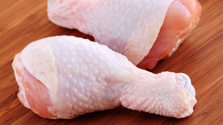 raw chicken drumsticks