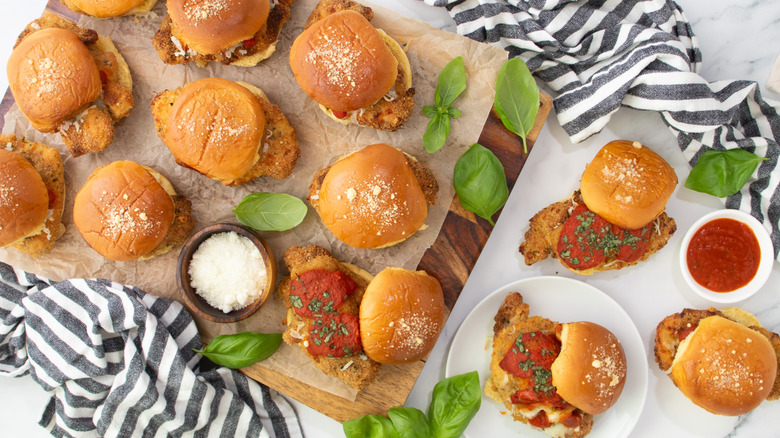 chicken sliders with cheese and tomato sauce