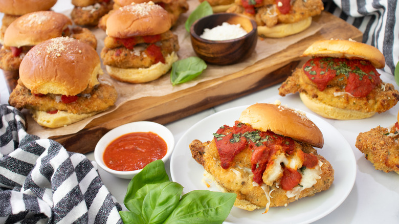 chicken sliders with cheese and tomato sauce