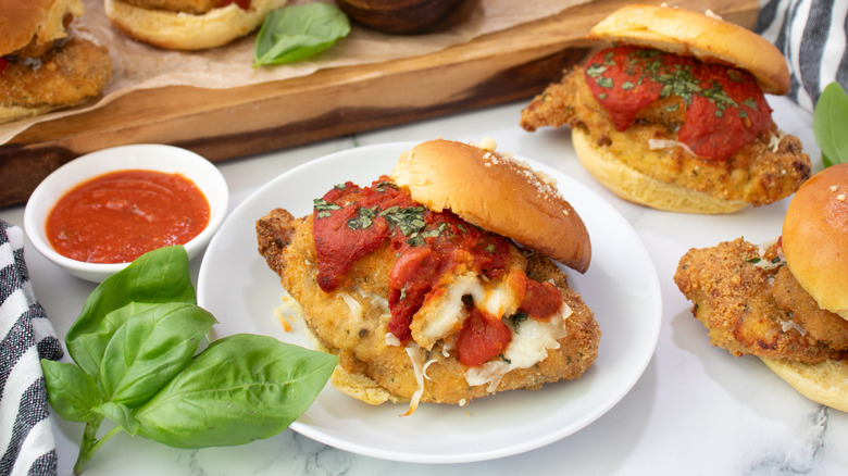 chicken sliders with cheese and tomato sauce