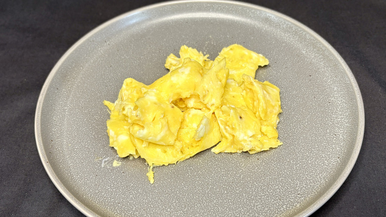 Scrambled eggs on grey plate