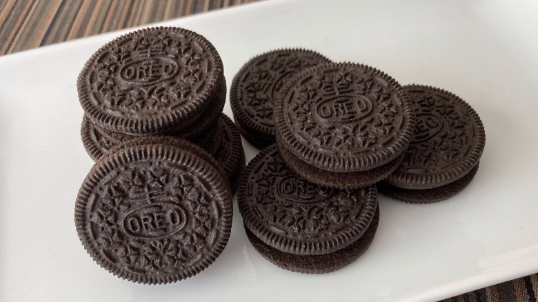 Oreos on tray