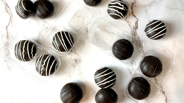 The new Entenmann's cake truffles in two different flavors