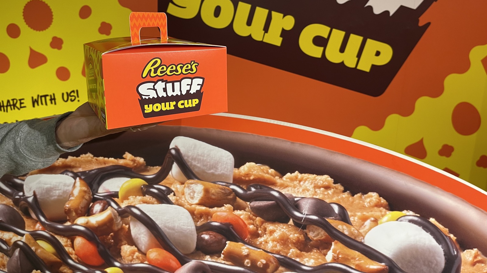 We Tried Reese's Stuff Your Cup Experience