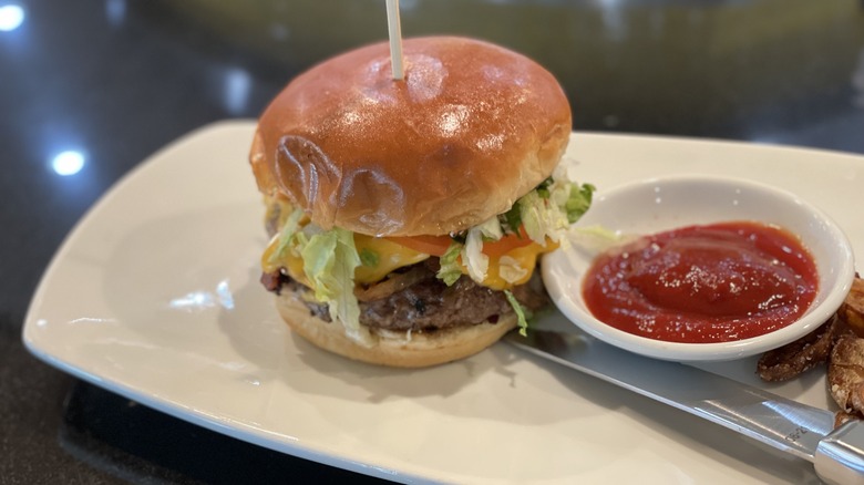 a cheeseburger on a plate