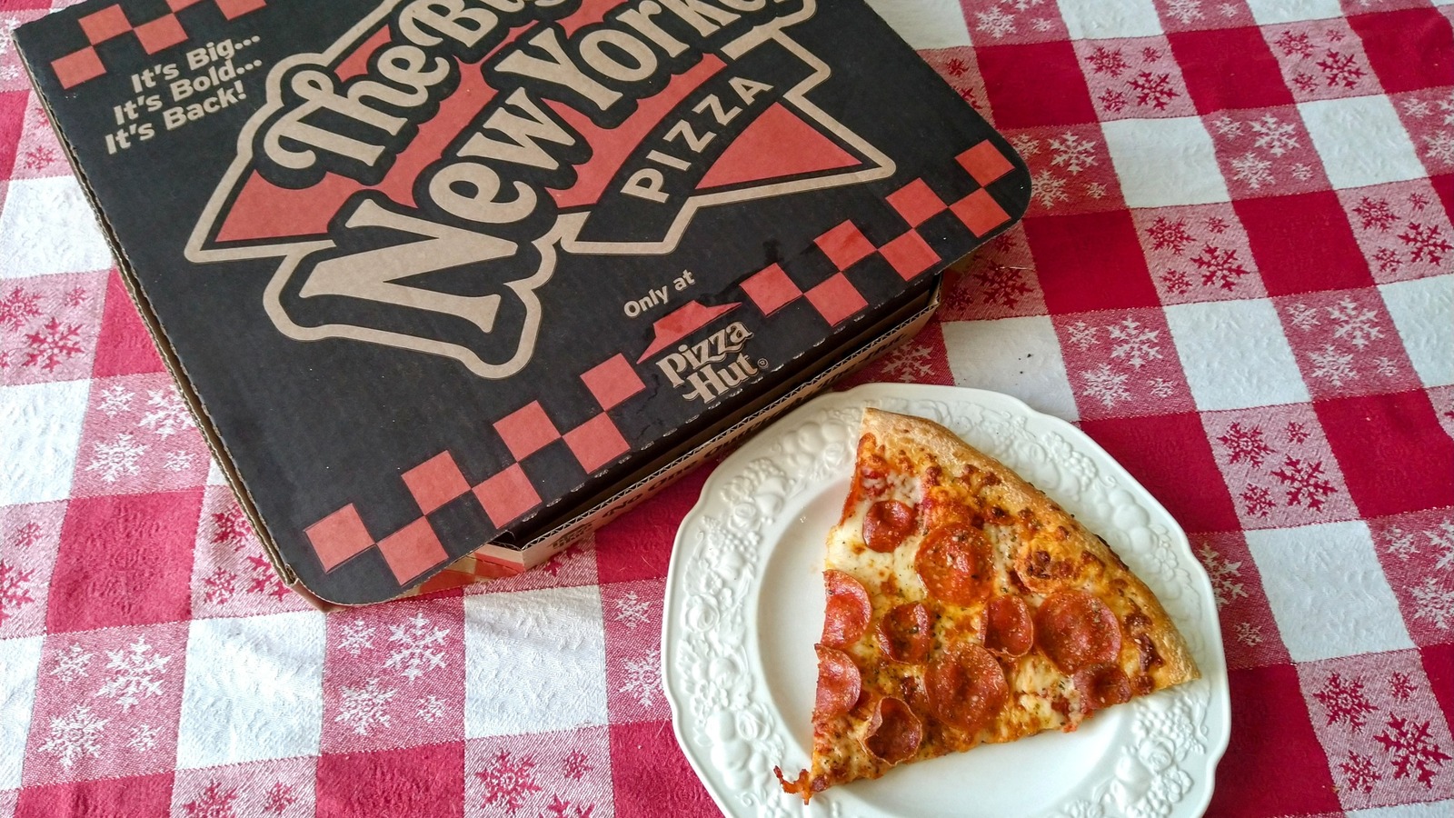 We Tried The Relaunch Of Pizza Hut s Big New Yorker To See How It 