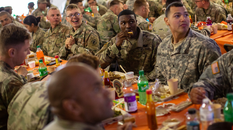 US Army troops eating Thanksgiving dinner
