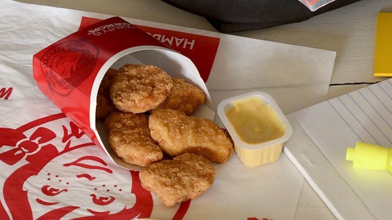 Wendy's chicken nuggets with sauce