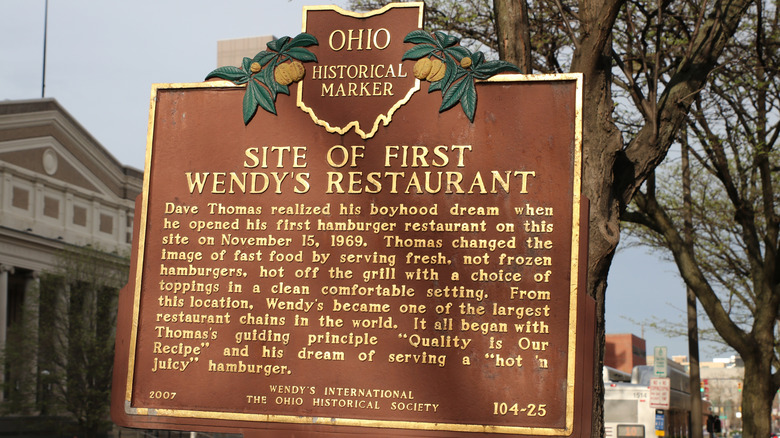 Ohio Historical Marker commemorating the site of the first Wendy's restaurant