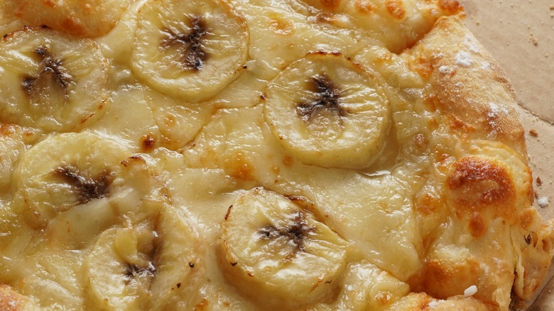 pizza topped with bananas