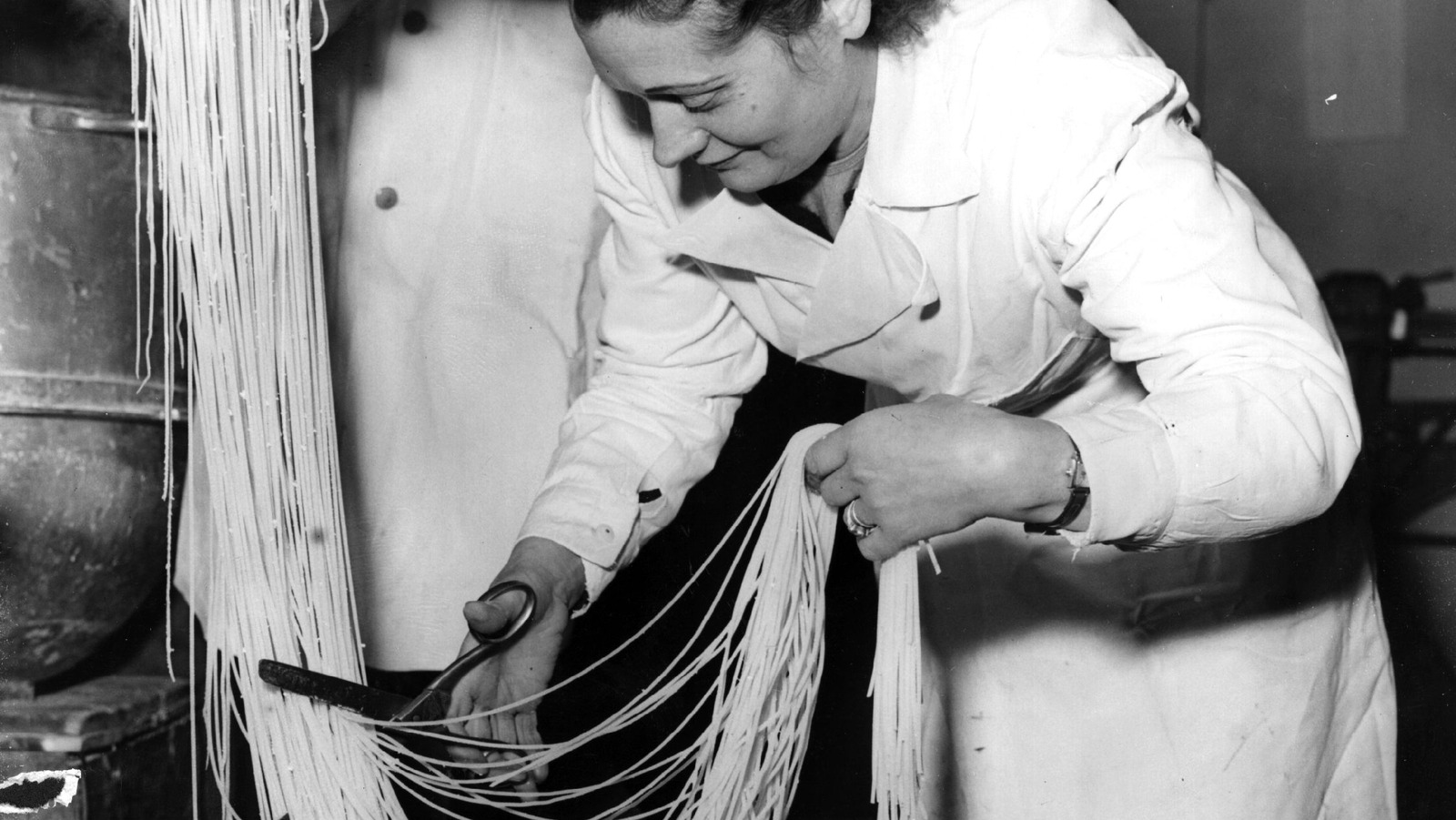 Til a single strand of spaghetti is called a spaghetto via r