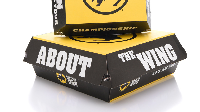 Buffalo wild wings to go boxes