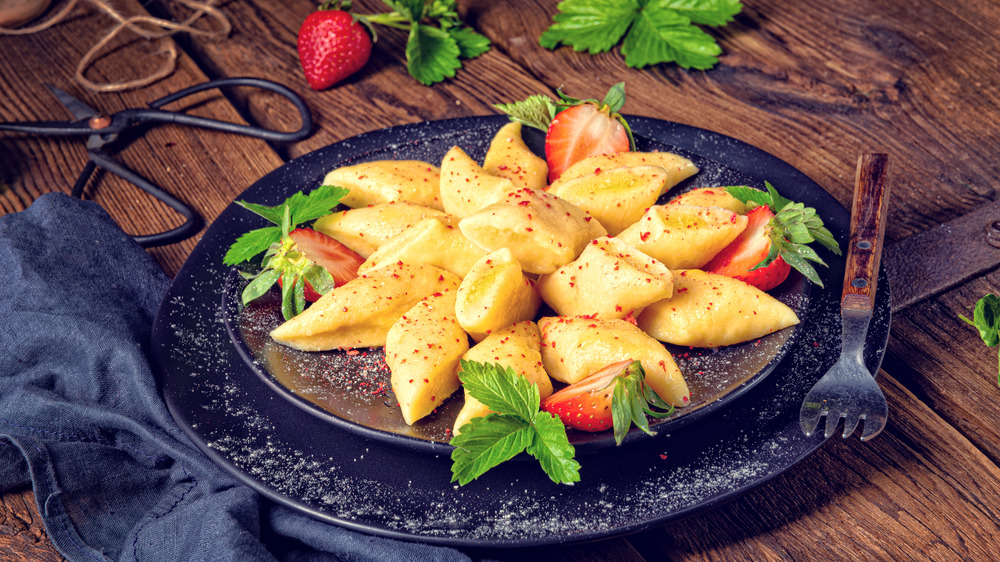 Polish potato dumplings with strawberries