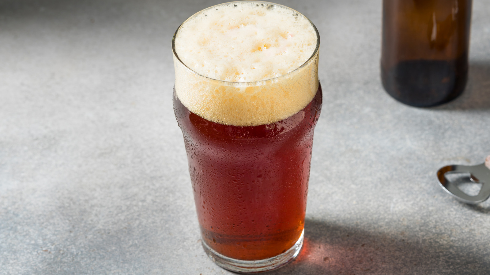 What Are The Main Differences Between Amber And Pale Ale Beer?