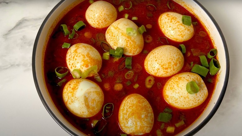 egg boil in bowl