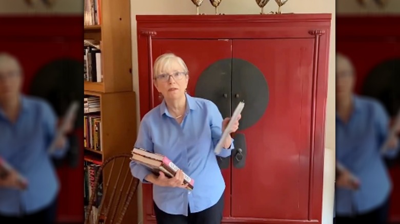 Sara Moulton showing favorite cookbooks