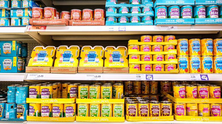 Heinz canned pasta products on grocery store shelves