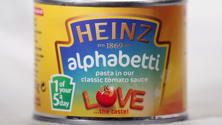 Closeup of can of Heinz Alphabetti pasta.