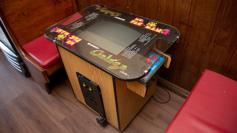 Tabletop arcade game in restaurant booth