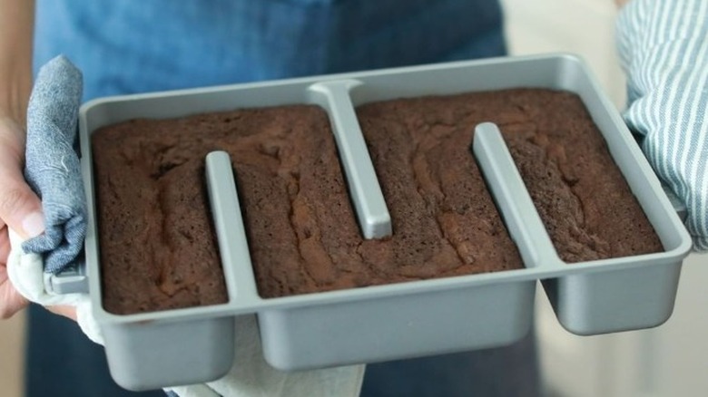 Baker's Edge Brownie Pan