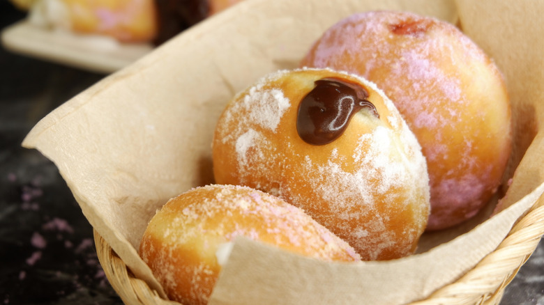 Basket of bombolonis